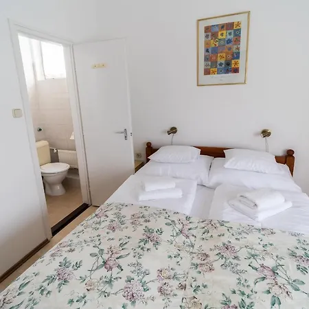 Lotus فندق مبيت وإفطار 3*