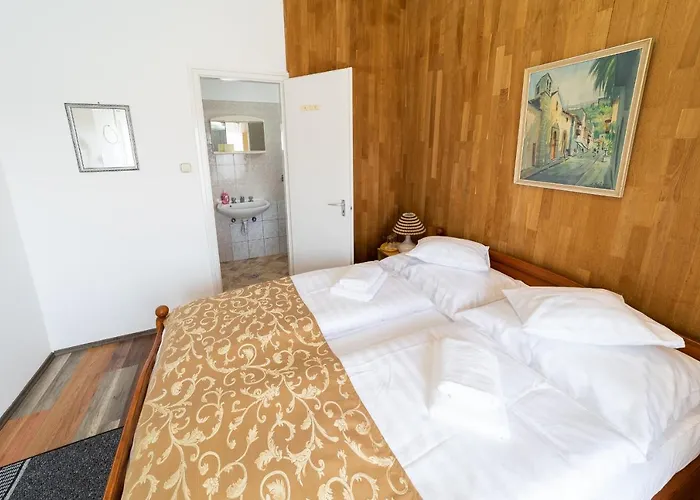 לינה וארוחת בוקר Lotus