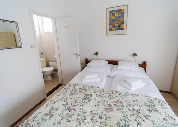 Lotus ベッド・アンド・ブレックファスト 3*