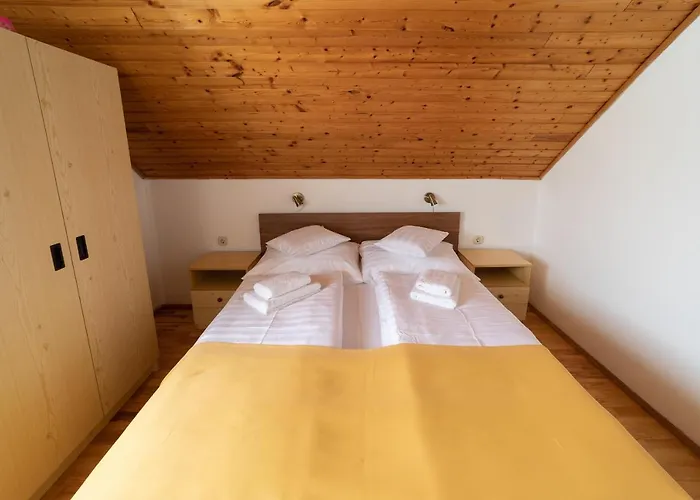 לינה וארוחת בוקר Lotus