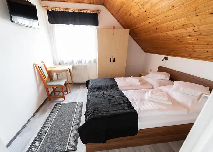 לינה וארוחת בוקר Lotus 3*