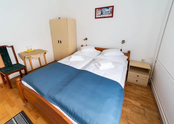 לינה וארוחת בוקר Lotus זלקרוס