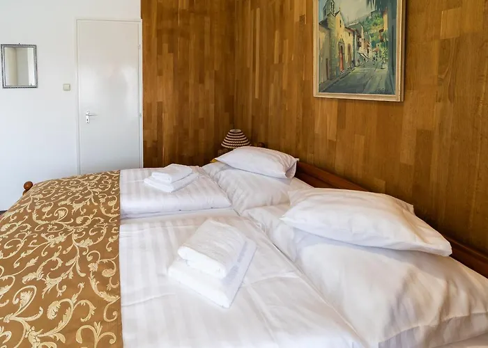 ベッド・アンド・ブレックファスト Lotus 3*