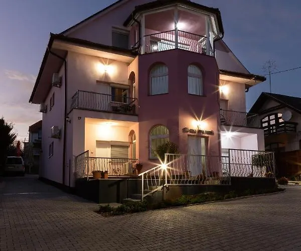 Lotus לינה וארוחת בוקר זלקרוס