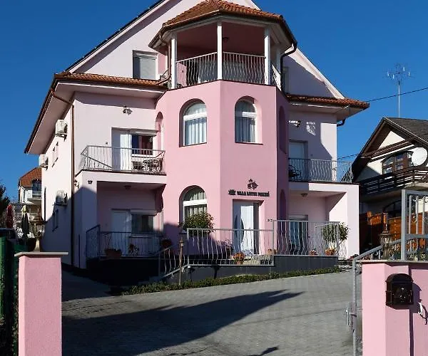 Lotus ベッド・アンド・ブレックファスト